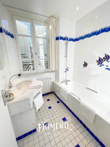 Ванная комната в La Domerie - Maison d'hôtes