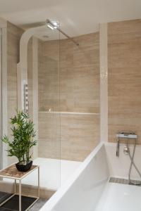 a shower with a glass door in a bathroom at Le Victor Hugo Appartement T3 proche Musée Soulages in Rodez