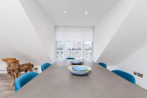 Et opholdsområde på Edinburgh Deluxe Duplex with Garage