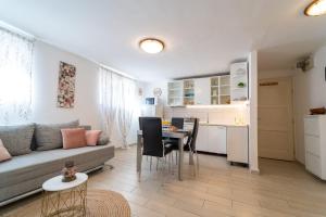 Kuchyň nebo kuchyňský kout v ubytování Marjan Apartment