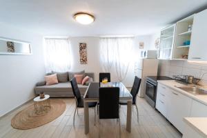 Kuchyň nebo kuchyňský kout v ubytování Marjan Apartment