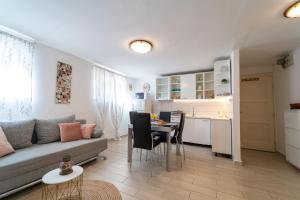 Kuhinja ili čajna kuhinja u objektu Marjan Apartment