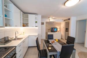 Kuhinja ili čajna kuhinja u objektu Marjan Apartment