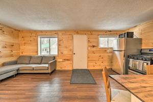 Fotografie z fotogalerie ubytování Cabin in The Huron-Manistee National Forest! v destinaci Wellston