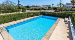 The swimming pool at or close to Francisca