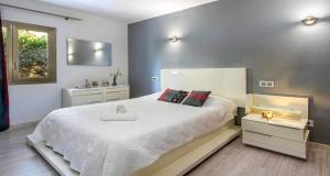 A bed or beds in a room at Francisca