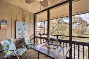 Afbeelding uit fotogalerij van Condo with 2 Balconies - Across From Myrtle Beach! in Myrtle Beach