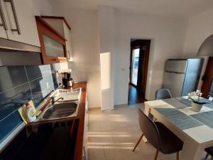 Kuchyň nebo kuchyňský kout v ubytování Apartments Amfora