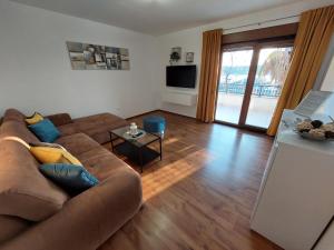 TV a/nebo společenská místnost v ubytování Apartments Amfora