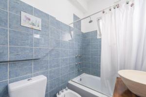 Bilik mandi di One bedroom in La Boca, Popular & Artistic District
