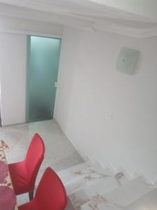 Letto o letti in una camera di Apartamento Duplex Mobiliado em São Pedro da Aldeia