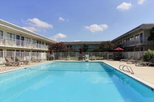 Bazén v ubytování Motel 6-Austin, TX - North nebo v jeho okolí
