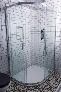 Koupelna v ubytování Luxury 2 bed 5 mins from Carrick next to Waterfall + 15 fotografií