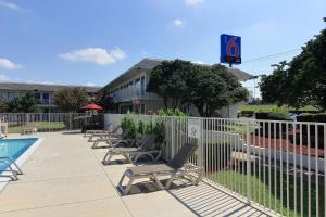 Bazén v ubytování Motel 6-Austin, TX - North nebo v jeho okolí