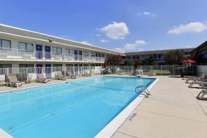 Motel 6-Austin, TX - North tesisinde veya buraya yakın yüzme havuzu