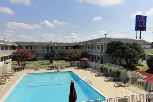 Bazén v ubytování Motel 6-Austin, TX - North nebo v jeho okolí