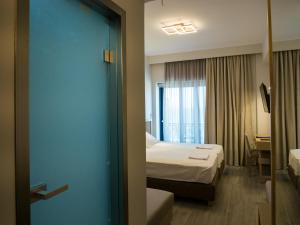 Postel nebo postele na pokoji v ubytování Elegant Beach Hotel
