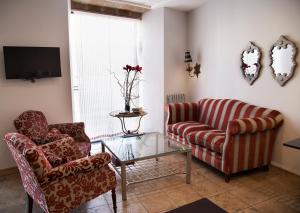 a living room with two couches and a glass table at Hotel Soria Plaza Mayor in Soria