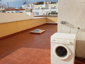 a washing machine sitting on top of a roof at Las Cuatro Lunas in Níjar