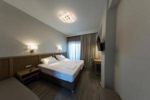 Postel nebo postele na pokoji v ubytování Elegant Beach Hotel