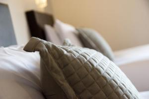 Letto o letti in una camera di The Harbour Inn
