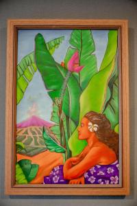 uma imagem de uma mulher num quadro com folhas em La habana huahin by Babara em Hua Hin