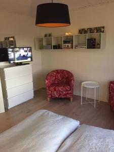 TV a/nebo společenská místnost v ubytování Brøndums B & B