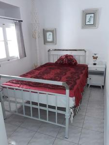 Ein Bett oder Betten in einem Zimmer der Unterkunft Charming house with stunning view