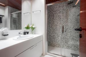 A bathroom at Appartamento Centrale vicino a Humanitas e Forum Assago