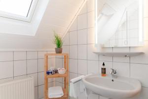 Ένα μπάνιο στο Ferien-Apartment im Genusshotel Hirschen (Südschwarzwald) +47 φωτογραφίες