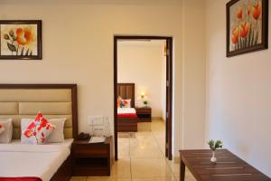 SERENE SUITES客房内的一张或多张床位