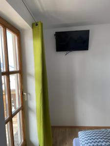 Televízia a/alebo spoločenská miestnosť v ubytovaní Apartment Sabrina