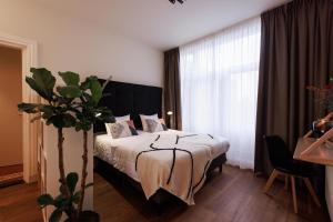 Кровать или кровати в номере Bloemendaal Hotel Collection Apartments