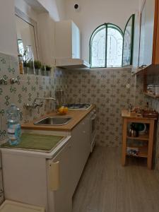 A kitchen or kitchenette at Casa Marty