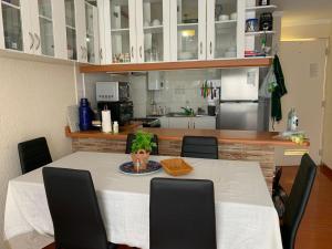 Een keuken of kitchenette bij Departamento El Quisco Norte