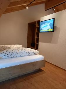 Letto o letti in una camera di Hotel Alpenfrieden