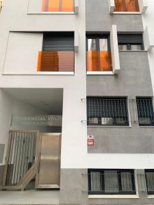 a facade of a building with a door and windows at Cozy apartamento en distrito centro de Málaga in Málaga