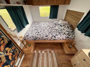 Aparra Surfcamp Auberge Hendaye客房内的一张或多张床位