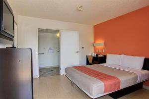 Postel nebo postele na pokoji v ubytování Motel 6-Austin, TX - North Central