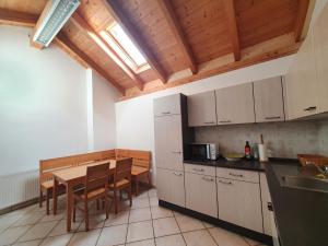 Η κουζίνα ή μικρή κουζίνα στο Ruhige Lage - USt ausweisbar - Netflix - YouTube Premium - Bosch Wasc