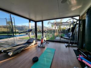 The fitness centre and/or fitness facilities at Casa da Leira