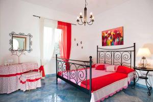 A bed or beds in a room at La Draghina B&B Capri Még 22 kép