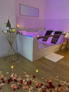 a room with a bed with flowers on the floor at L’appart[é] Gold in Besançon