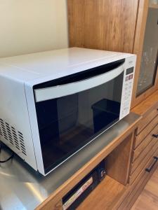 a microwave oven sitting on top of a counter at KAI Ichinomiya in Ichinomiya