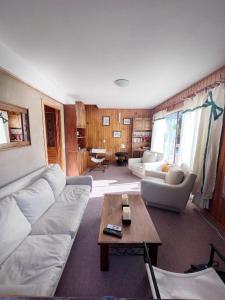 a living room with a couch and a coffee table at Cabaña Departamento CERRO CATEDRAL Mínimo 5 NOCHES in San Carlos de Bariloche