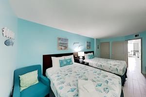 Cama ou camas em um quarto em Oceans One Resort Unit 403
