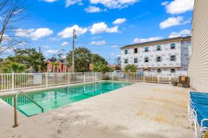 Bazén v ubytování Myrtle Beach Getaway nebo v jeho okolí