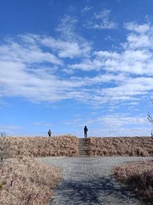 two people standing on top of a hill at KAI Ichinomiya in Ichinomiya