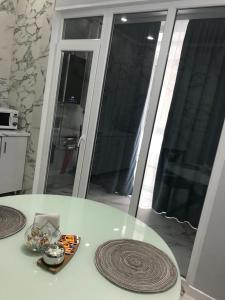 Кухня или мини-кухня в ЛЮКС Апартаменты на Назарбаева
 +4 фотографии