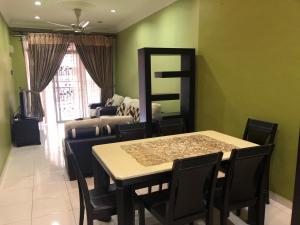 Χώρος καθιστικού στο Rosalinda Homestay at Senawang